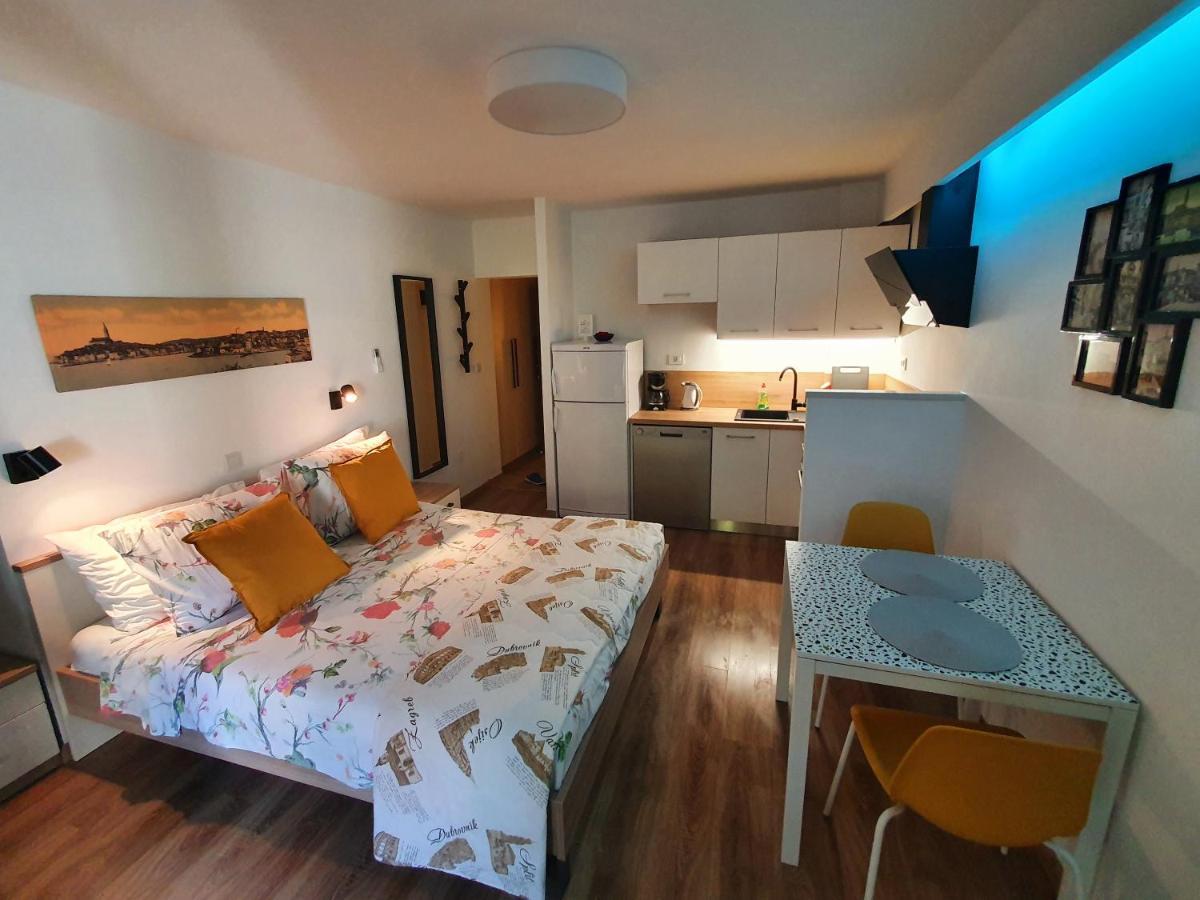 Apartments Kiwi Rovinj Luaran gambar